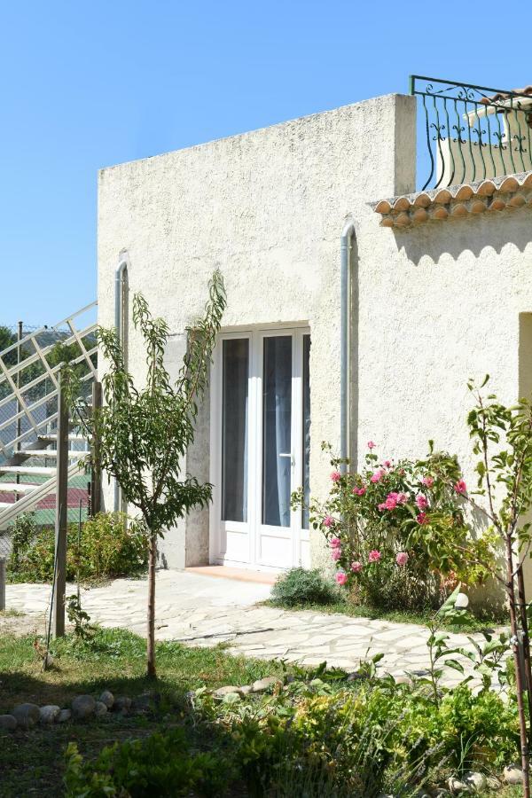 Chambre D'Hotes Du Charme Provencal Senas Экстерьер фото